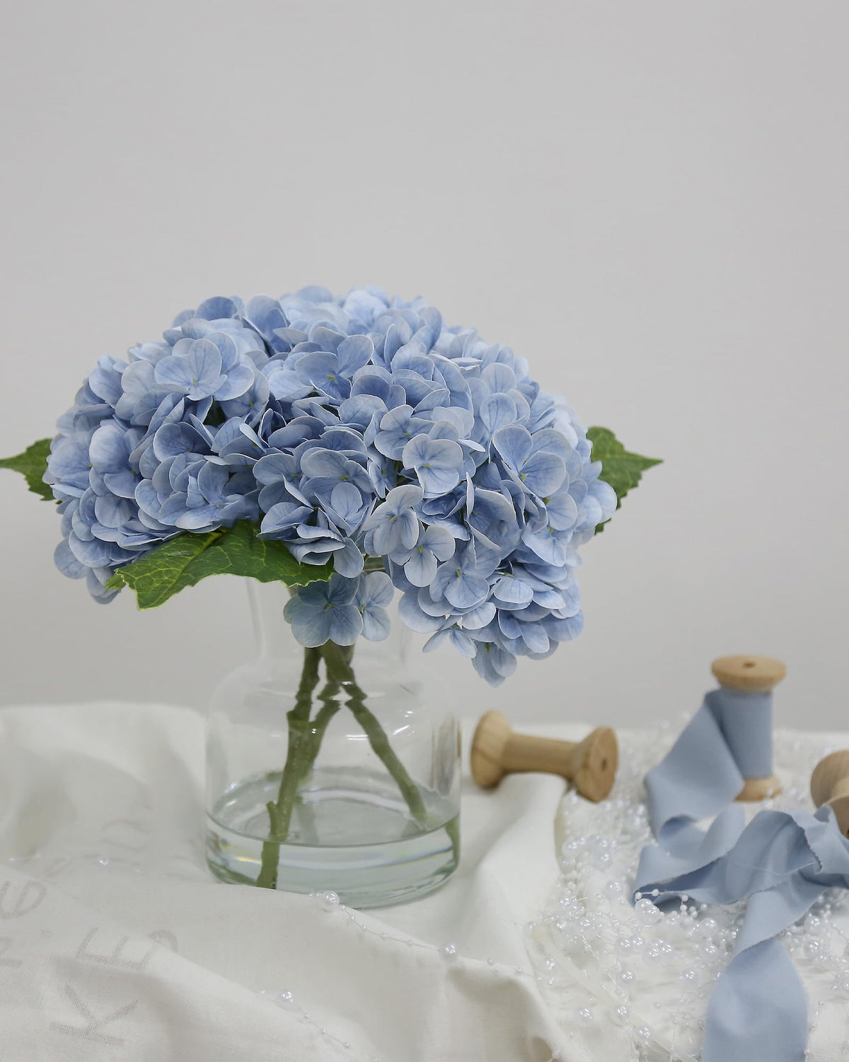 Real Touch Artificial Flowers White Hydrangea in Vase for Home Decoration