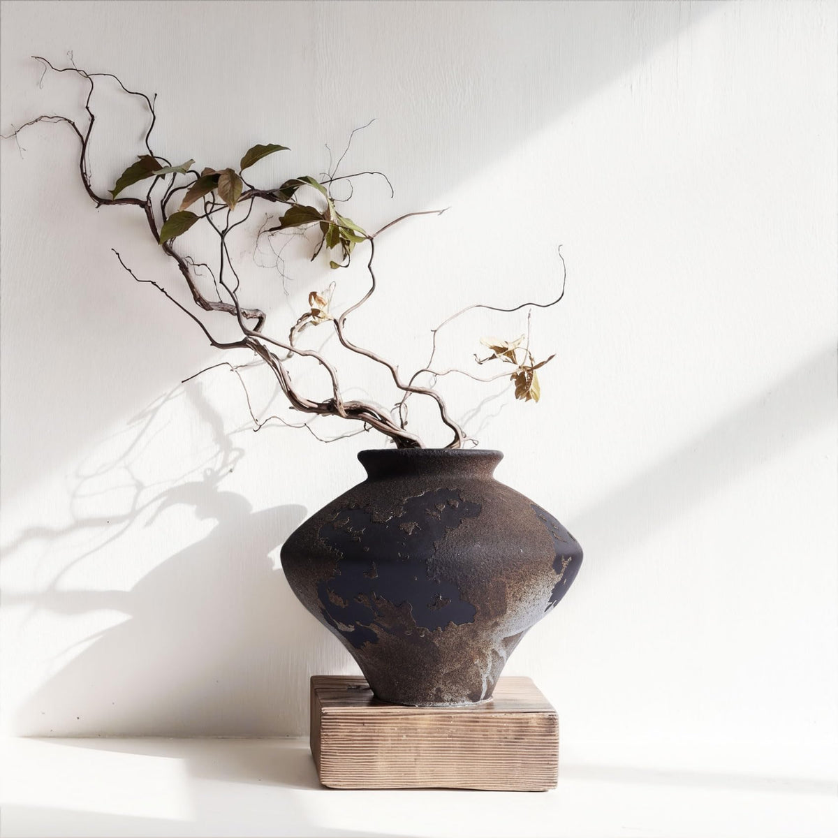 Wabi Sabi Rusty Vintage Vase, 6.3" Tall Wabi Sabi Decor Rustic Farmhouse Pottery Vase for Centerpiece, Textured Pottery Flower Vases for Home Decorative, Table, Living Room, Bedroom, Bathroom, Kitchen