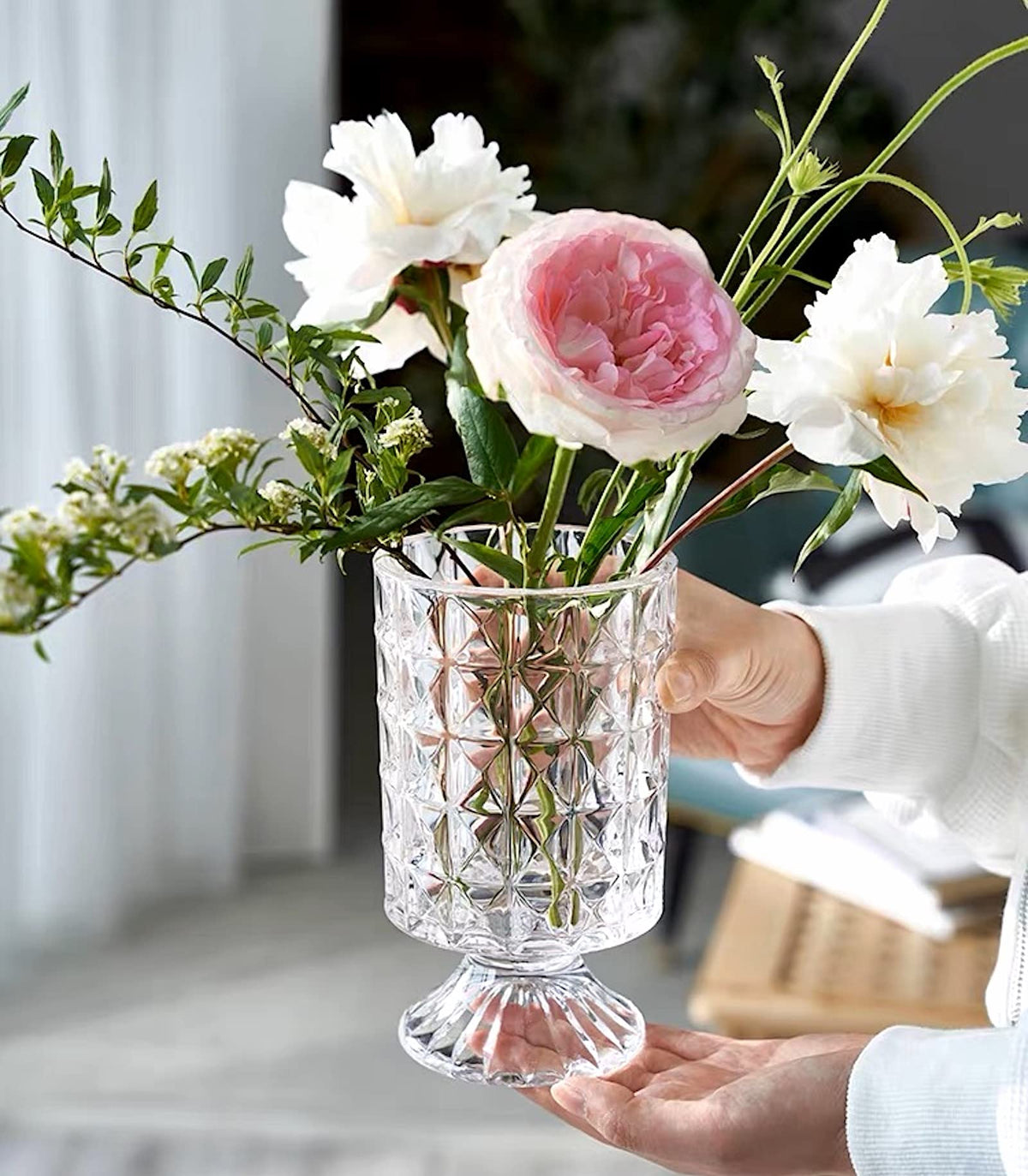 BLOFLO Embossed Glass Vase, 7'' Crystal Glass Vases, Pedestal Big Base Glass Bouquet Vase, Hydroponic Glass Transparent Vase for Home Office Wedding Dining Table Party (Ribbed Pattern)