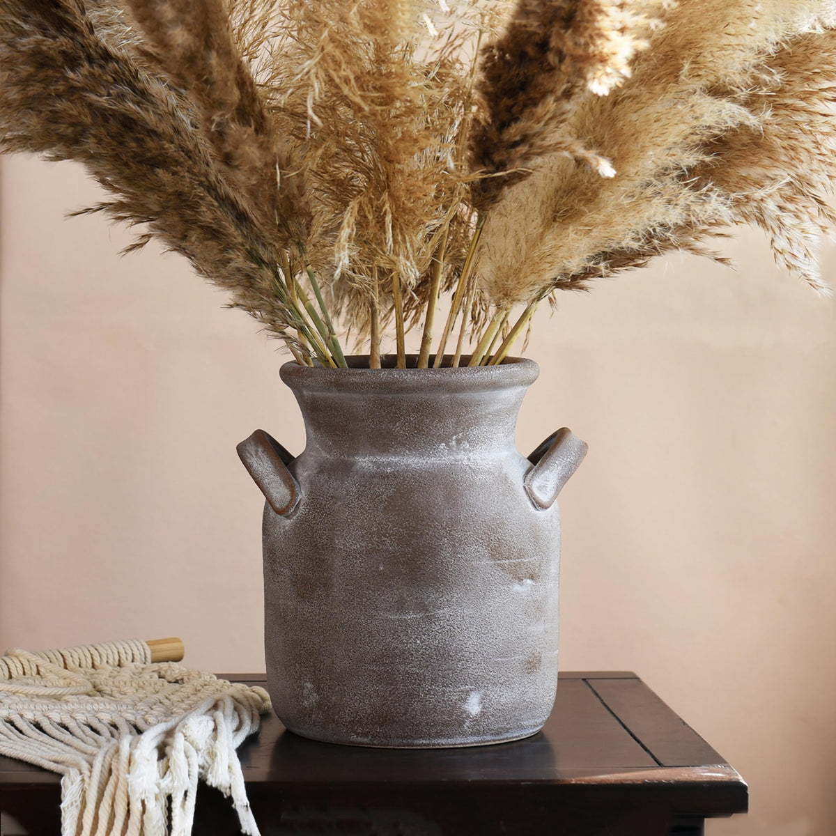 Quoowiit Ceramic Rustic Farmhouse Vase, Distressed Decorative Flower Vases for Home Decor, Ideal Shelf Decor, Green Boho Vase for Living Room Bedroom Kitchen Office Centerpiece Table Decorations